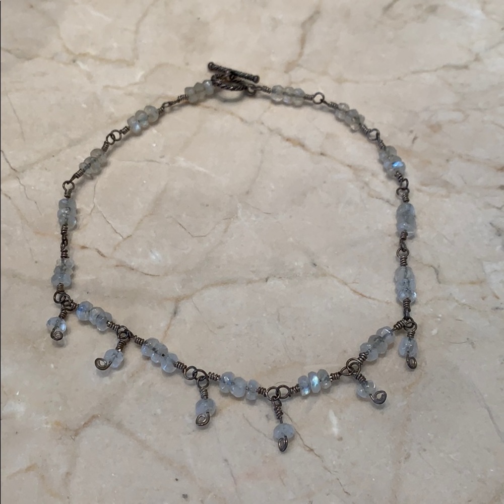 Toggle closure acrylic choker